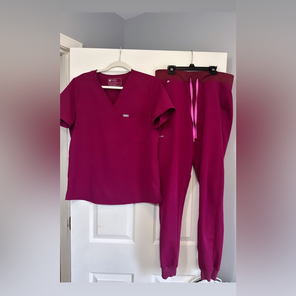 Figs Women’s size med top and med tall Zamora joggers